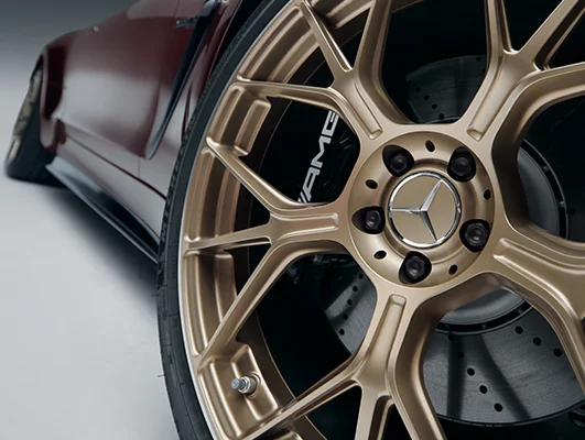Vue détaillée d’une jante alliage légère d’occasion d’origine Mercedes-Benz destinée à des roues complètes de l’offre après-vente