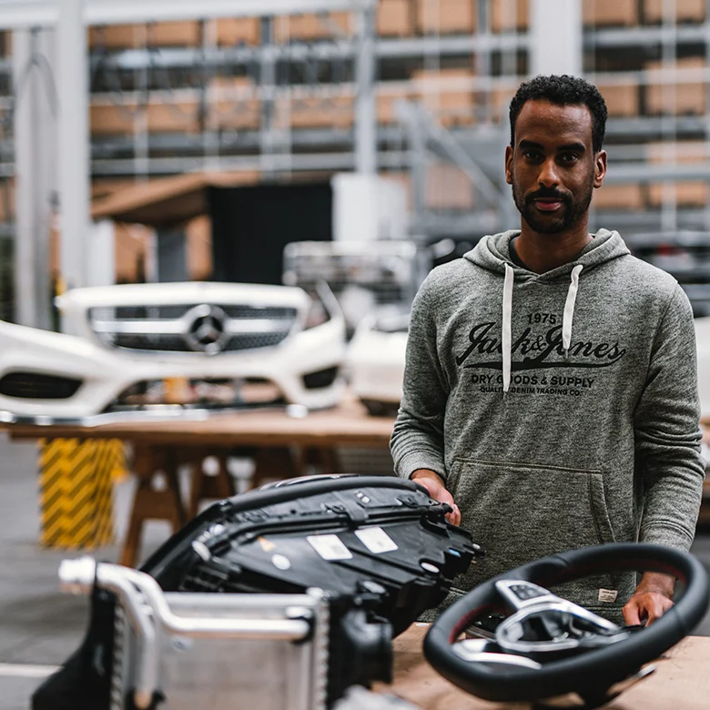 At our Neuhausen auf den Fildern plant, employees with and without disabilities work side by side on a vehicle front — a living example of inclusion and social responsibility in action. 1