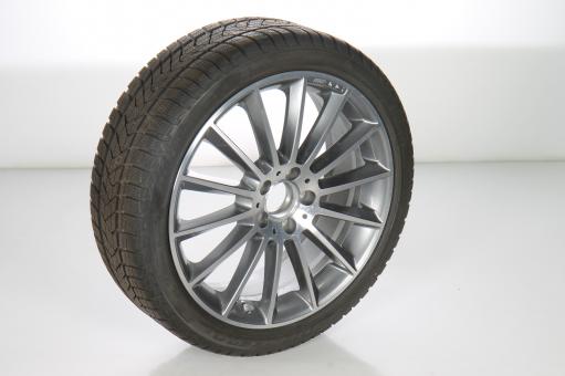 Komplettrad Alu PIR/SottozeroWinter3 AMG Vielspeichen-Rad 